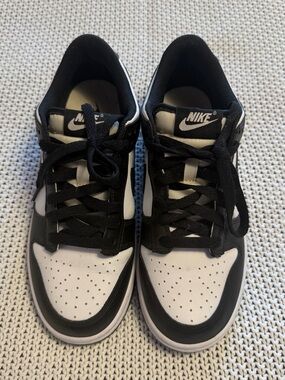 Nike Boys Black/White Low-Top Sneakers